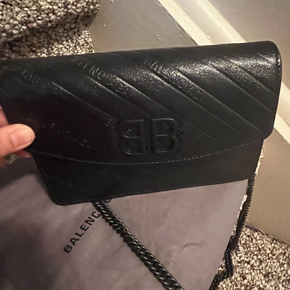 Pre-loved Balenciaga Wallet on Chain(barely used) - Picture 10 of 15